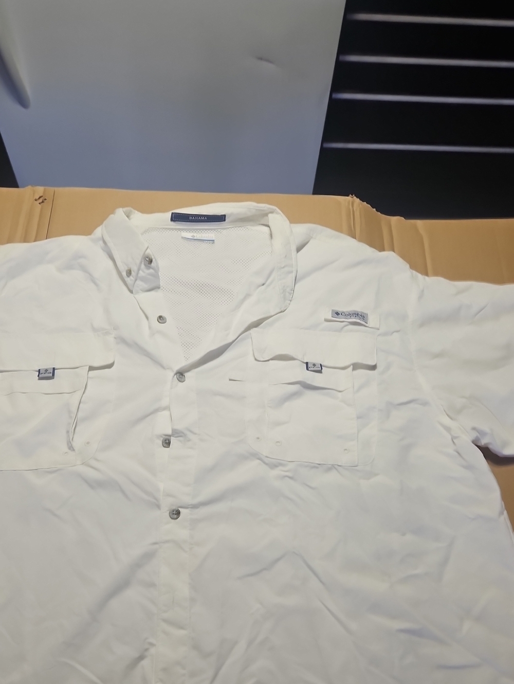 Columbia White Men’s Short-Sleeve Button-Down Fishing Shirt